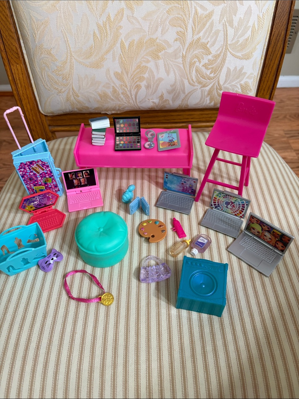 Barbie and doll house accessories (random)